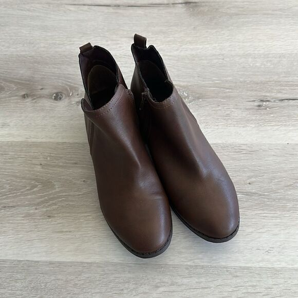 Me Too Julia Zip Up Bootie Brown 9.5 NWT - Picture 1 of 5